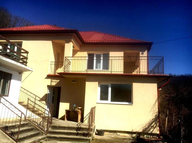 Casă cu 6 camere cu Teren 3000 Mp în Central