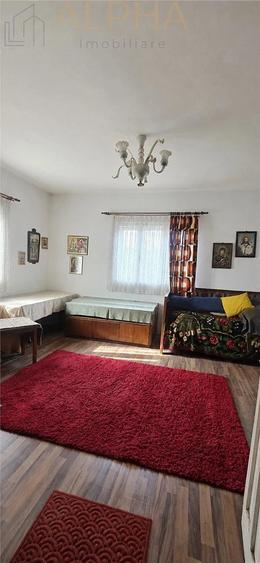 Casă cu 5 camere cu Teren 2320 Mp în Herina