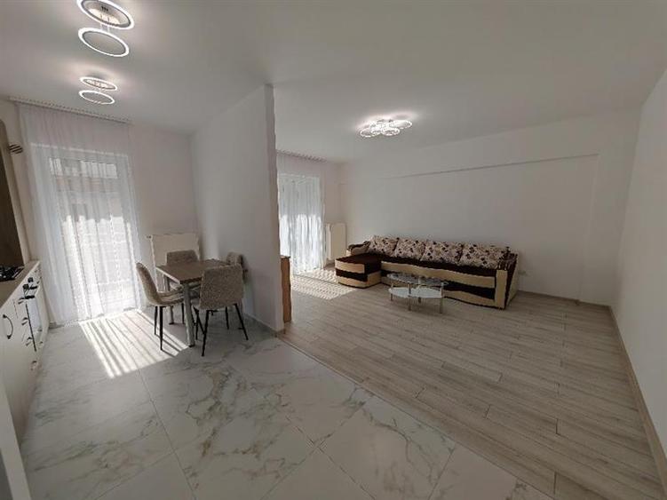 Apartament cu 3 camere decomandat, mobilat în Periferie