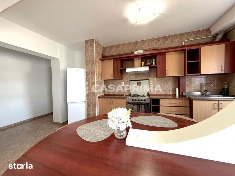 Apartament cu 3 camere decomandat, mobilat în Piața Unirii