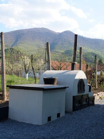 Casă cu 4 camere decomandat în Râu de Mori