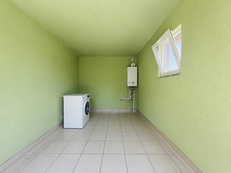 Casă individuală cu 4 camere cu Canalizare în Sânmihaiu Român