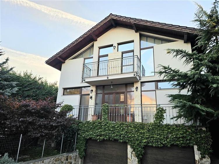 Casă individuală cu 7 camere cu Canalizare în Europa