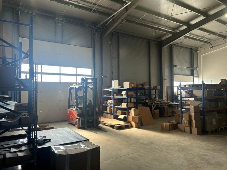 Spațiu industrial, de 581 mp, în Stupini