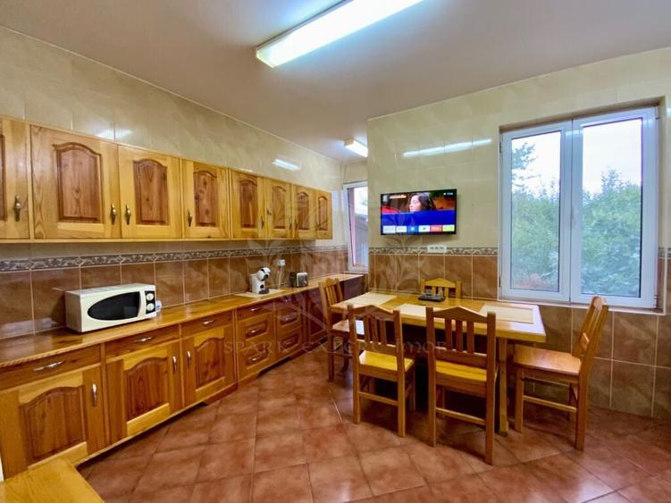 Casă cu 5 camere cu Teren 2000 Mp în Central