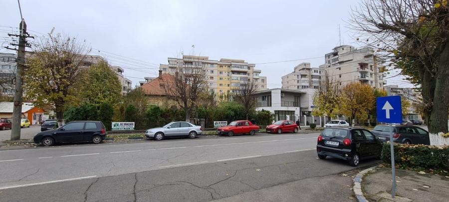 Casă cu 4 camere cu Teren 1081 Mp în 22 Decembrie