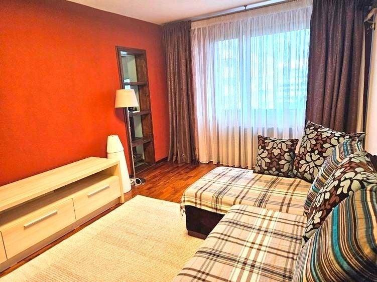 Apartament cu 3 camere decomandat în Dristor