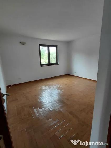 Casă cu 4 camere cu Teren 522 Mp în Central
