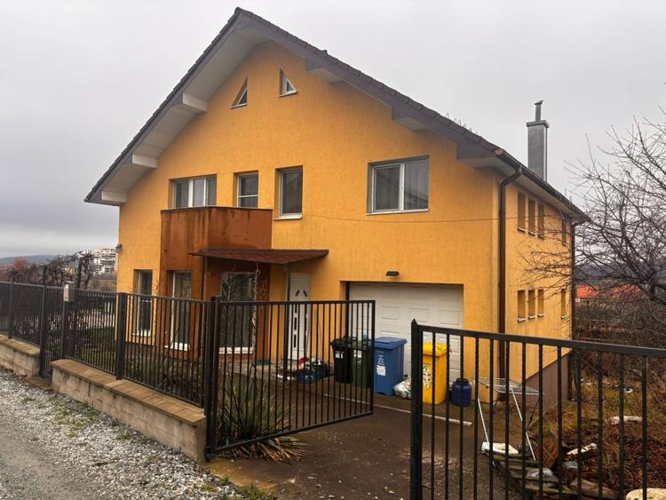 Casă individuală cu 3 camere cu Canalizare în Centura