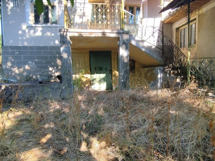 Casă cu 4 camere în Târnăvița