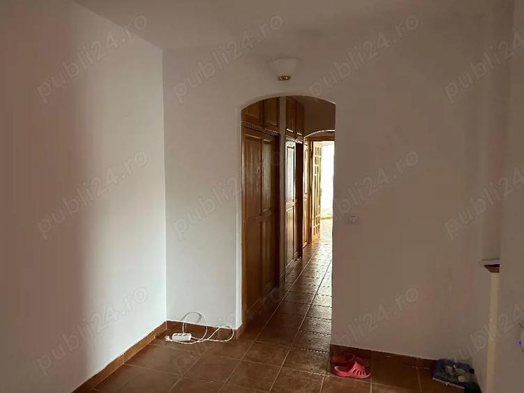 Apartament cu 3 camere decomandat în Nicolina