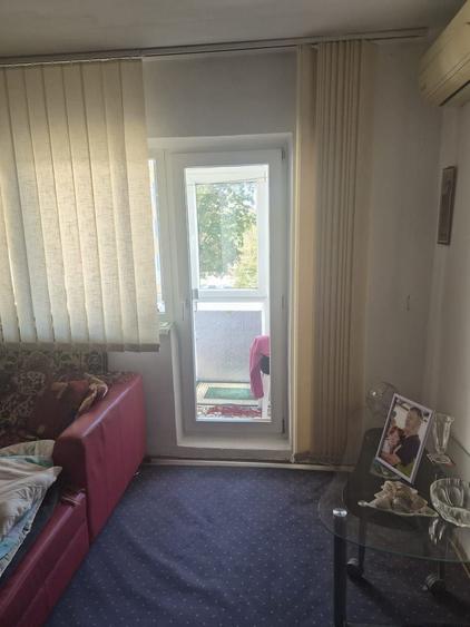 Apartament cu 3 camere semidecomandat, mobilat în Girocului