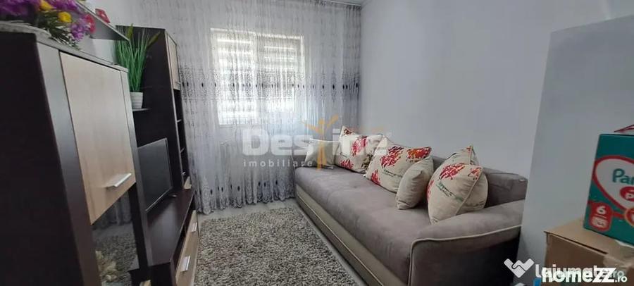 Apartament cu 3 camere semidecomandat în Tătărași