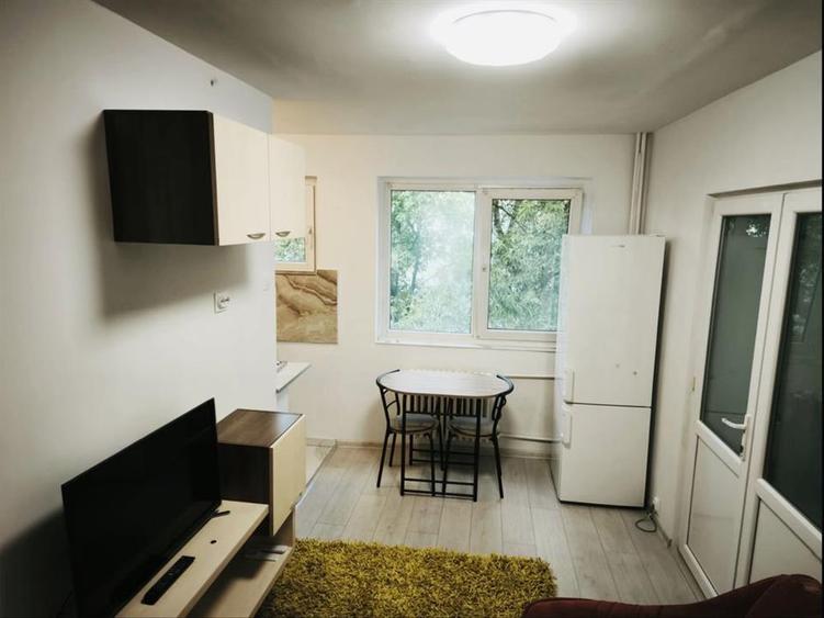 Apartament cu 2 camere nedecomandat, mobilat în Podu Roș
