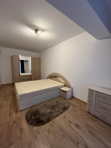 Apartament cu 2 camere decomandat în Tractorul