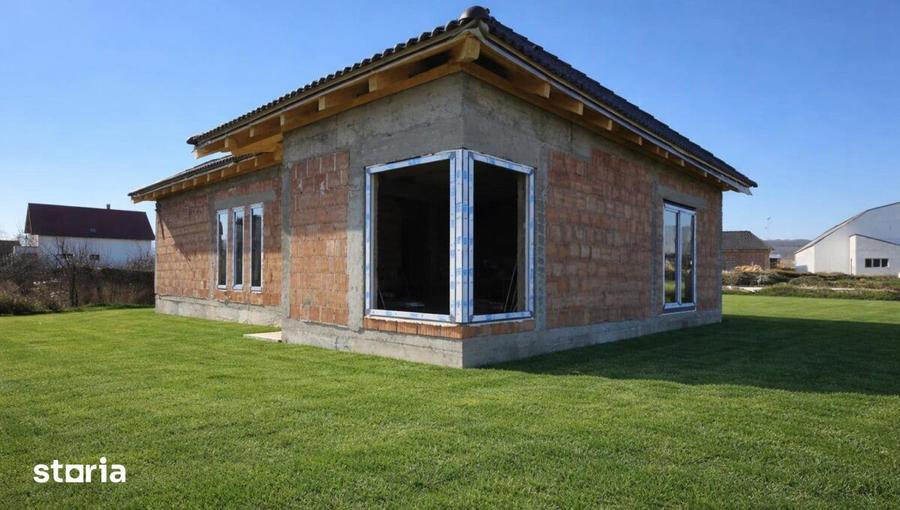Casă cu 3 camere cu Teren 500 Mp în Unirea