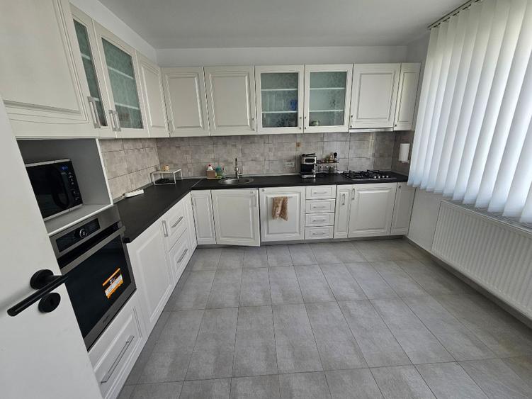 Duplex cu 4 camere cu Teren 300 Mp în Domnești