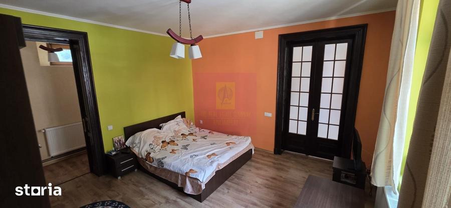 Casă cu 8 camere cu Teren 500 Mp în Castelul Peleș