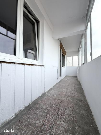 Apartament cu 3 camere semidecomandat în Punctele Cardinale