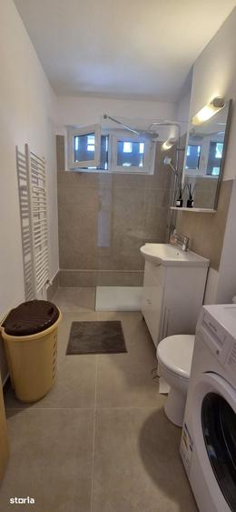 Apartament cu 3 camere decomandat în Girocului