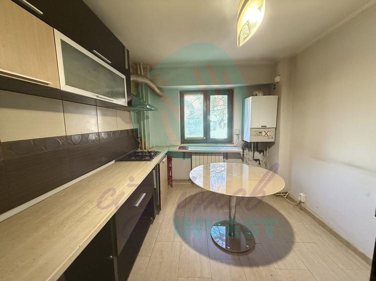 Apartament cu 4 camere decomandat, mobilat în Calea Călărașilor