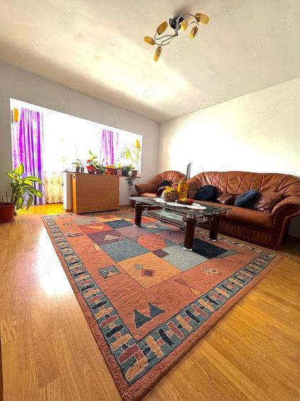 Apartament cu 3 camere decomandat în Central