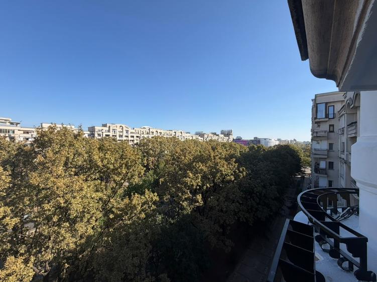 Apartament cu 4 camere semidecomandat în Unirii