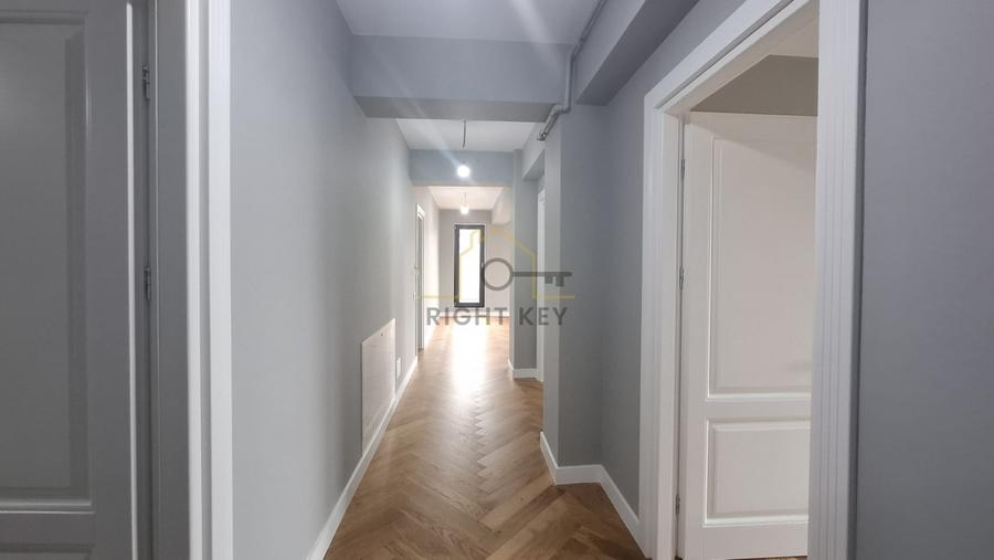 Apartament cu 3 camere decomandat în Băneasa