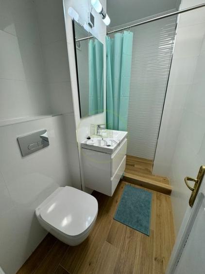 Apartament cu 4 camere decomandat, mobilat în Central