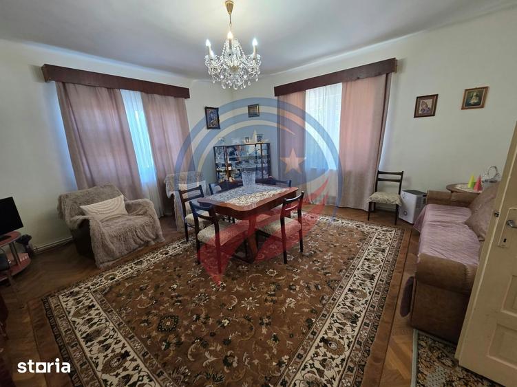Casă cu 4 camere cu Teren 1634 Mp în Central