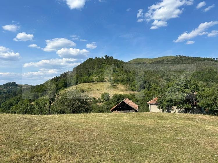 Casă cu 2 camere cu Teren 11000 Mp în Mătăcina