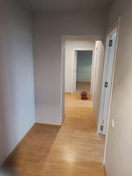 Apartament cu 3 camere decomandat în Lacul Tei