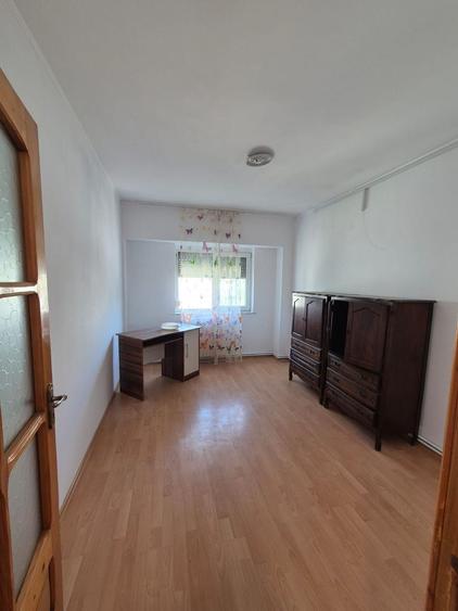 Apartament cu 4 camere decomandat, mobilat în Gara