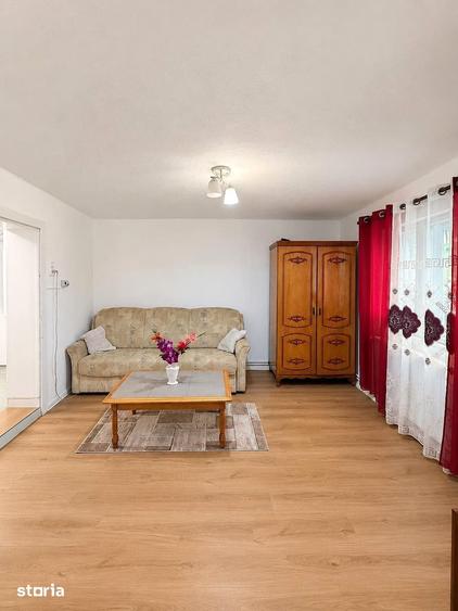 Casă cu 3 camere cu Teren 1800 Mp în Central