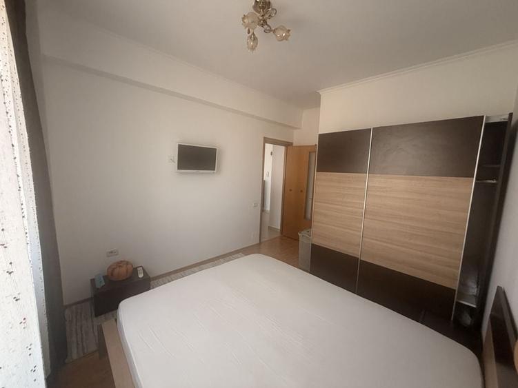 Apartament cu 3 camere decomandat în Găvana
