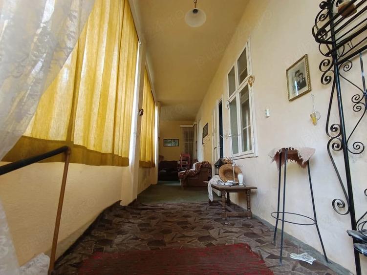 Casă cu 4 camere cu Teren 2220 Mp în Tomnatic
