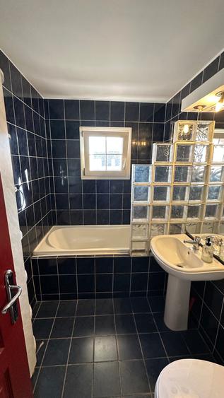 Apartament cu 3 camere semidecomandat în Mărăști