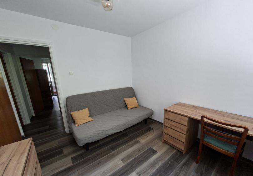 Apartament cu 3 camere semidecomandat în Drumul Taberei