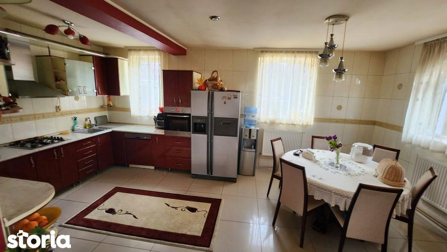 Casă cu 4 camere cu Teren 360 Mp în CET
