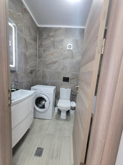 Apartament cu 3 camere semidecomandat, mobilat în Nord