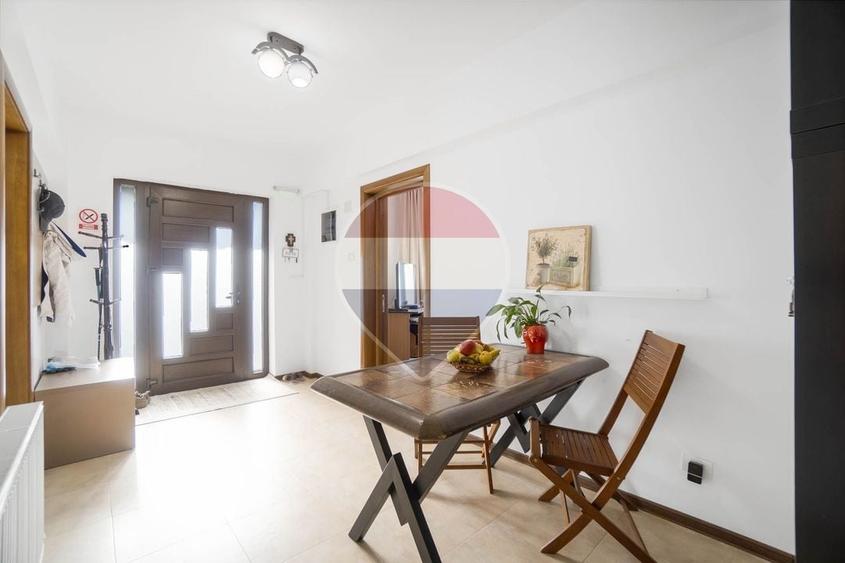 Casă individuală cu 10 camere cu Teren 947 Mp în Valea Alba