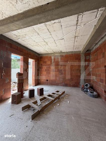 Casă cu 4 camere cu Teren 200 Mp în Malu Mare