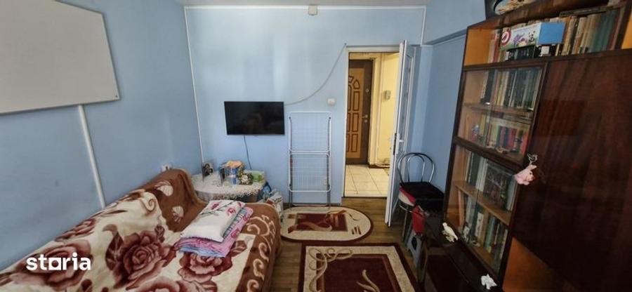 Apartament cu 3 camere semidecomandat în Central