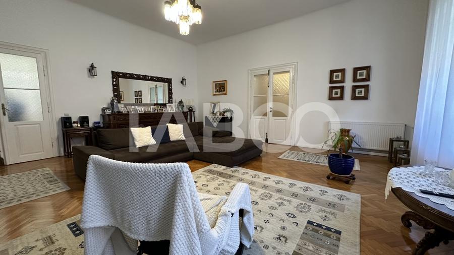 Apartament cu 2 camere semidecomandat, mobilat în Ultracentral