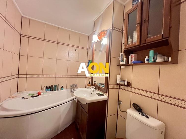 Apartament cu 3 camere decomandat, mobilat în Cetate
