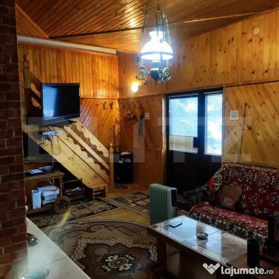 Casă cu 3 camere cu Teren 500 Mp în Central