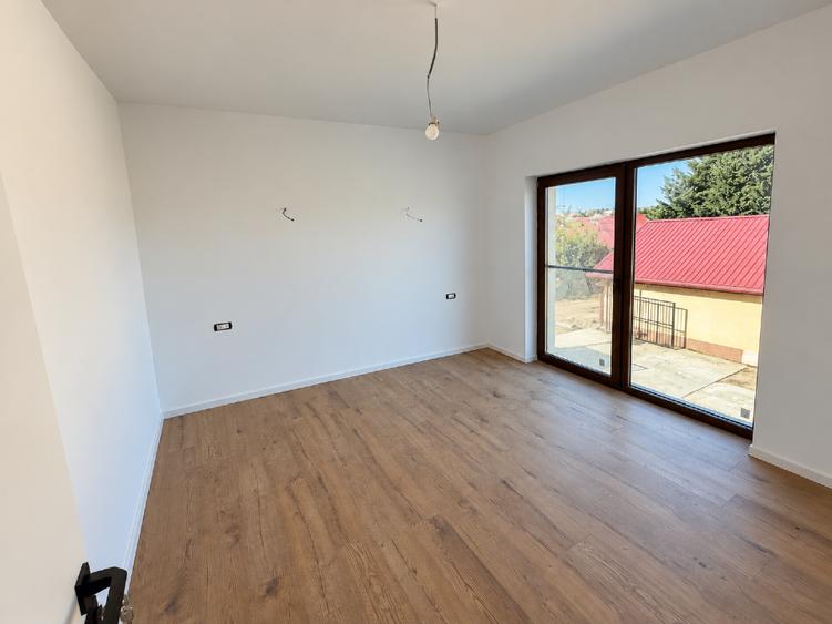 Casă individuală cu 5 camere cu Canalizare în Dascălu