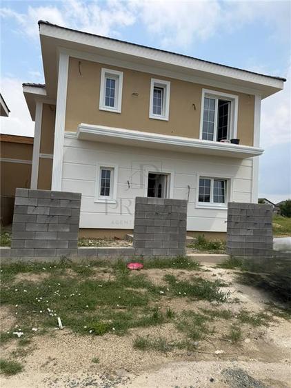 Duplex cu 5 camere cu Canalizare în Moșnița Nouă