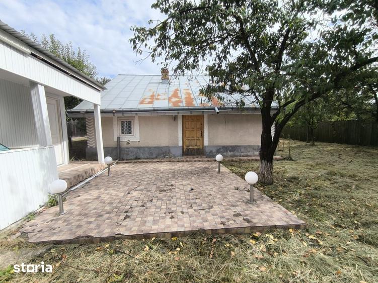 Casă cu 2 camere cu Teren 1300 Mp în Dobrovăț