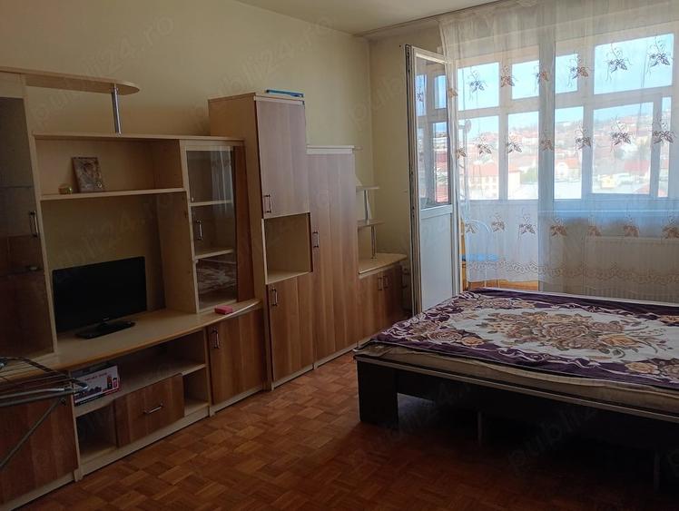 Garsonieră decomandată în Decebal